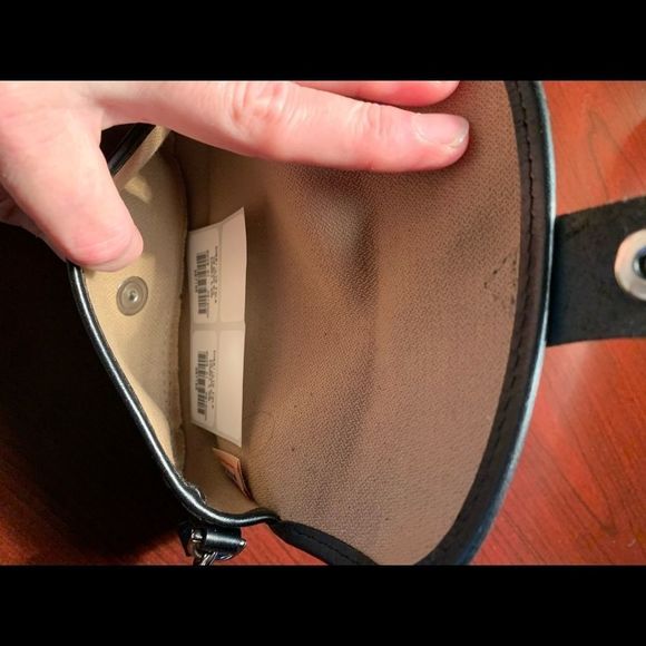 NWOT Autentic Dooney & Bourke Wristlet Max Quilt Collection Style QW20-A1 BLK/Gr - Picture 2 of 6